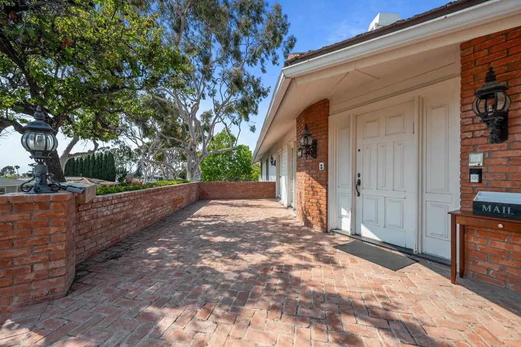 855 Country Club Drive