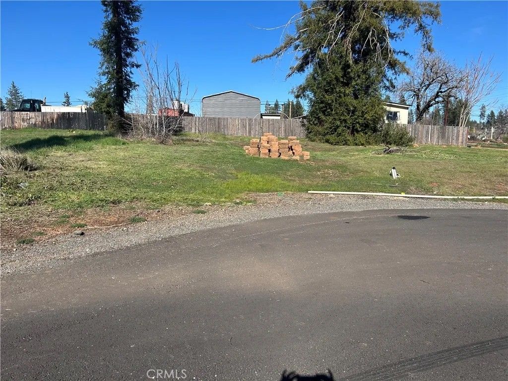 Photo of 805 Windsor Dr, Paradise, CA 95969 (MLS # SN26028687)