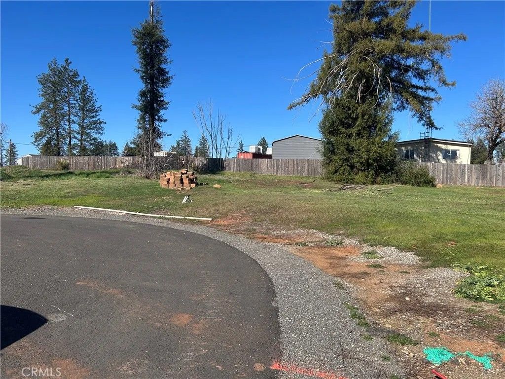 Photo of 805 Windsor Dr, Paradise, CA 95969 (MLS # SN26028687)