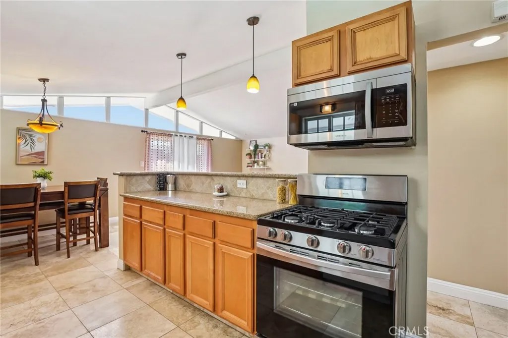 1054 N Hermosa