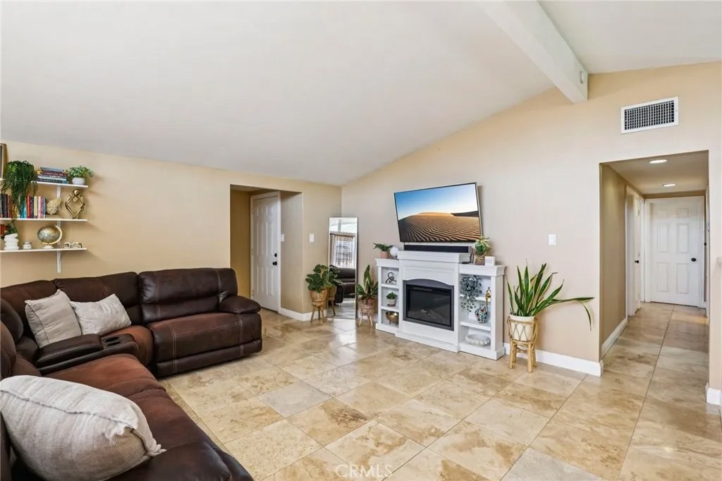 1054 N Hermosa
