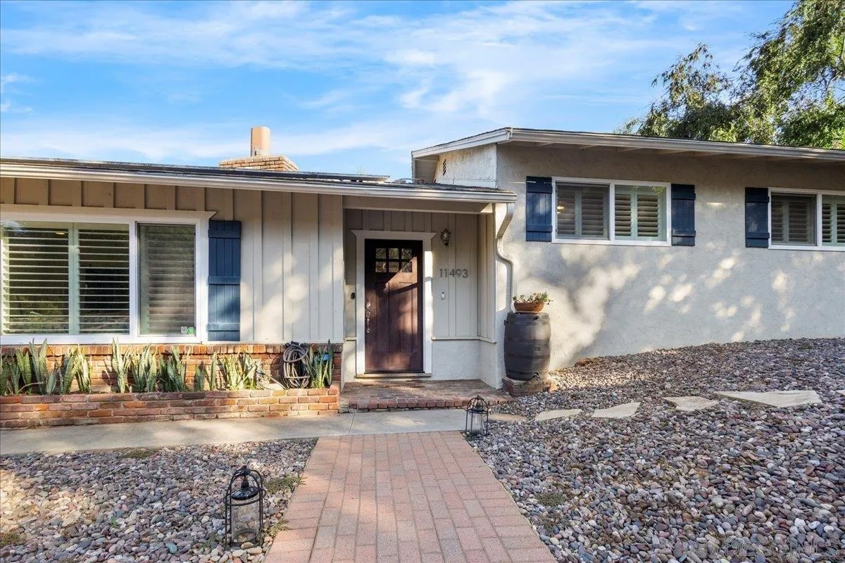 11493 Eucalyptus Hills Dr