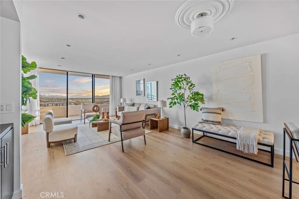 Photo of 343 Pioneer Dr #1101, Glendale, CA 91203 (MLS # GD25268341)