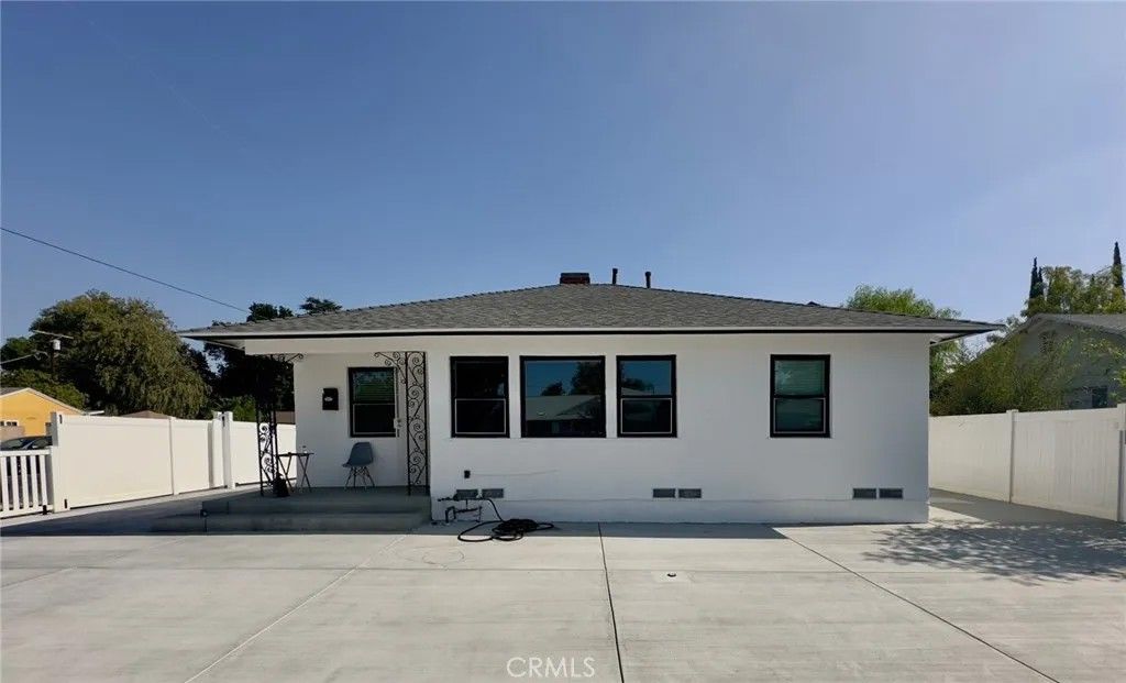 Photo of 7454 Gaviota, Van Nuys, CA 91406 (MLS # SR25248788)