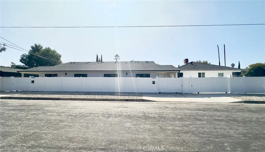 Photo of 7454 Gaviota, Van Nuys, CA 91406 (MLS # SR25248788)