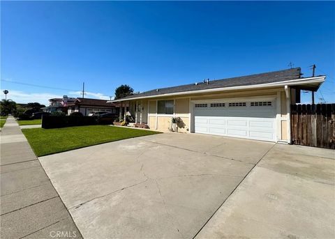 Photo of 8561 Glasgow Circle, Huntington Beach, CA 92647 (MLS # OC26044548)