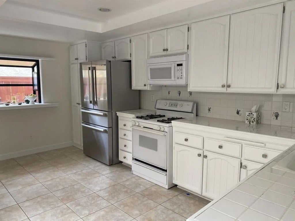 3333 Vivienda Circle