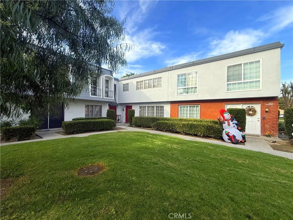 Photo of 1974 W Glenoaks Avenue #E, Anaheim, CA 92801 (MLS # CV25272683)