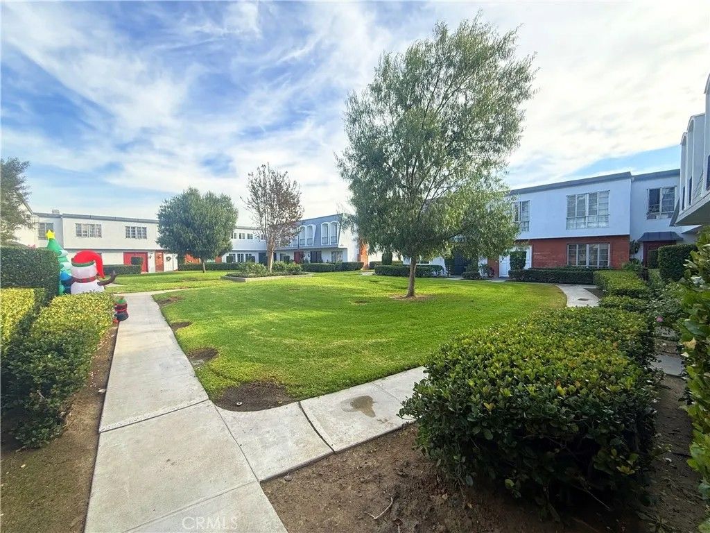 Photo of 1974 W Glenoaks Avenue #E, Anaheim, CA 92801 (MLS # CV25272683)