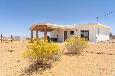 Tiny photo for 473 Bowman Trl, Landers, CA 92285 (MLS # JT25237675)