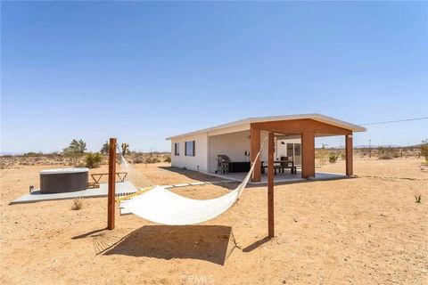 Tiny photo for 473 Bowman Trl, Landers, CA 92285 (MLS # JT25237675)