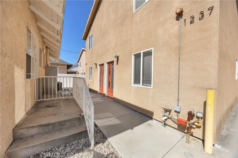 1241 W 37th Drive