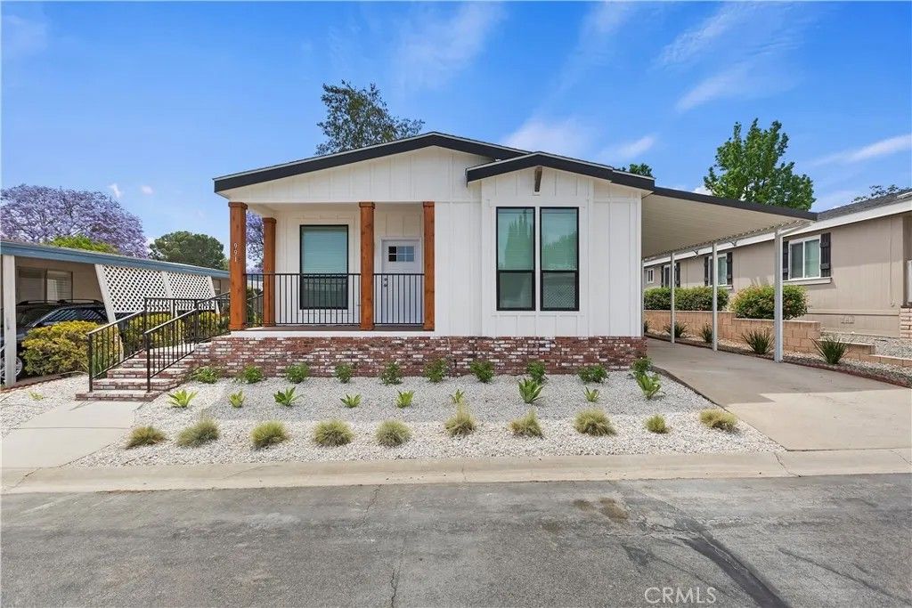 Photo of 991 Norwich Way, Corona, CA 92882 (MLS # IG25112289)