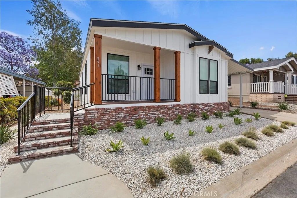 Photo of 991 Norwich Way, Corona, CA 92882 (MLS # IG25112289)