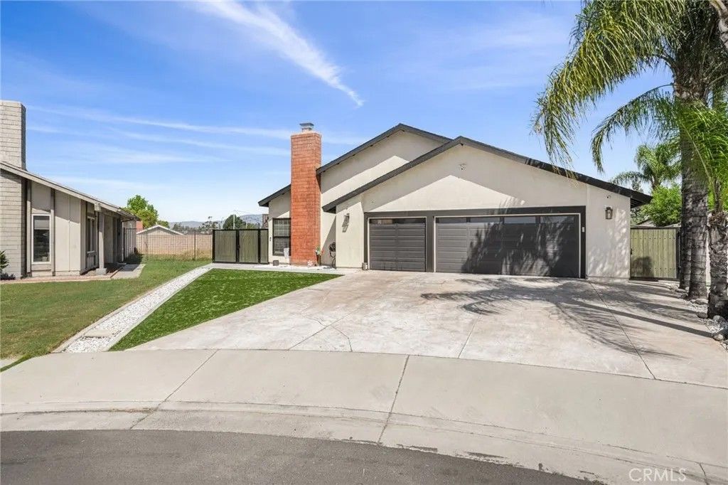 Photo of 10115 Sioux Cir, Riverside, CA 92503 (MLS # PW26068320)