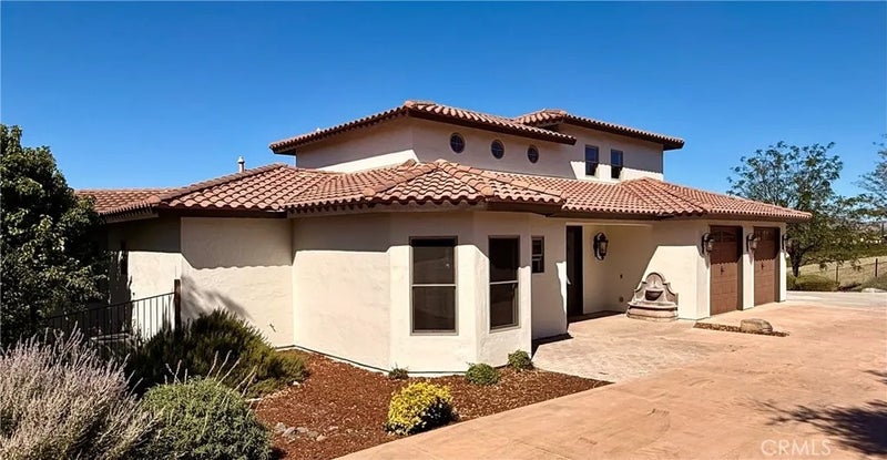 2040 Vista De La Vina