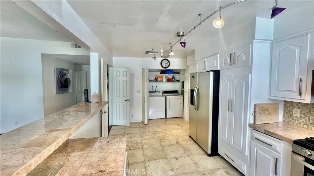 324 N Palm Drive 407