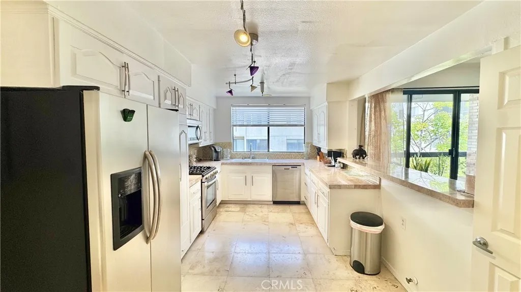 324 N Palm Drive 407