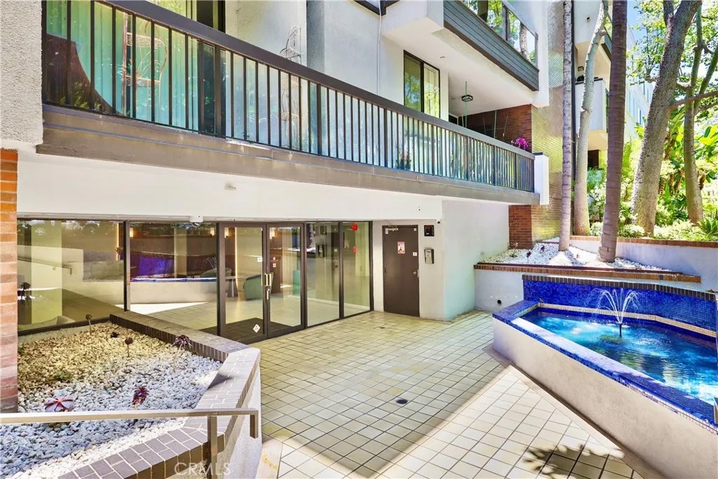 324 N Palm Drive 407