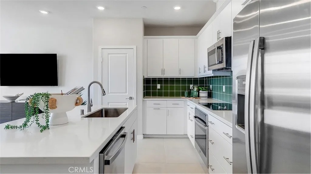 2703 Cloudview Privado