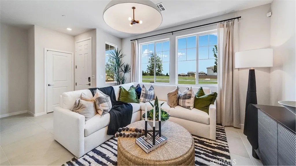 2703 Cloudview Privado