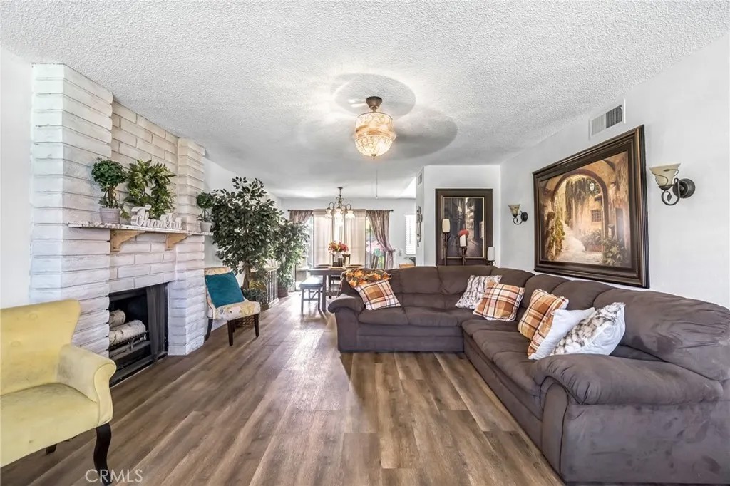 1751 W Santa Ana