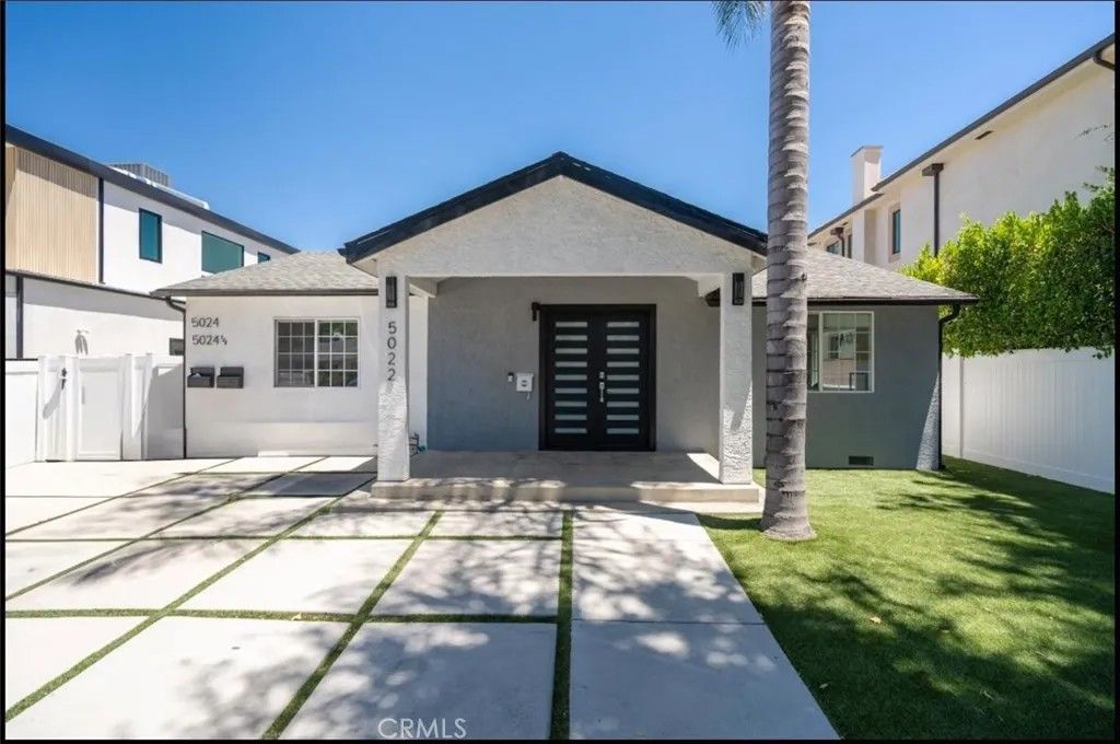 Photo of 5022 Lindley Avenue, Encino, CA 91316 (MLS # SR26005992)