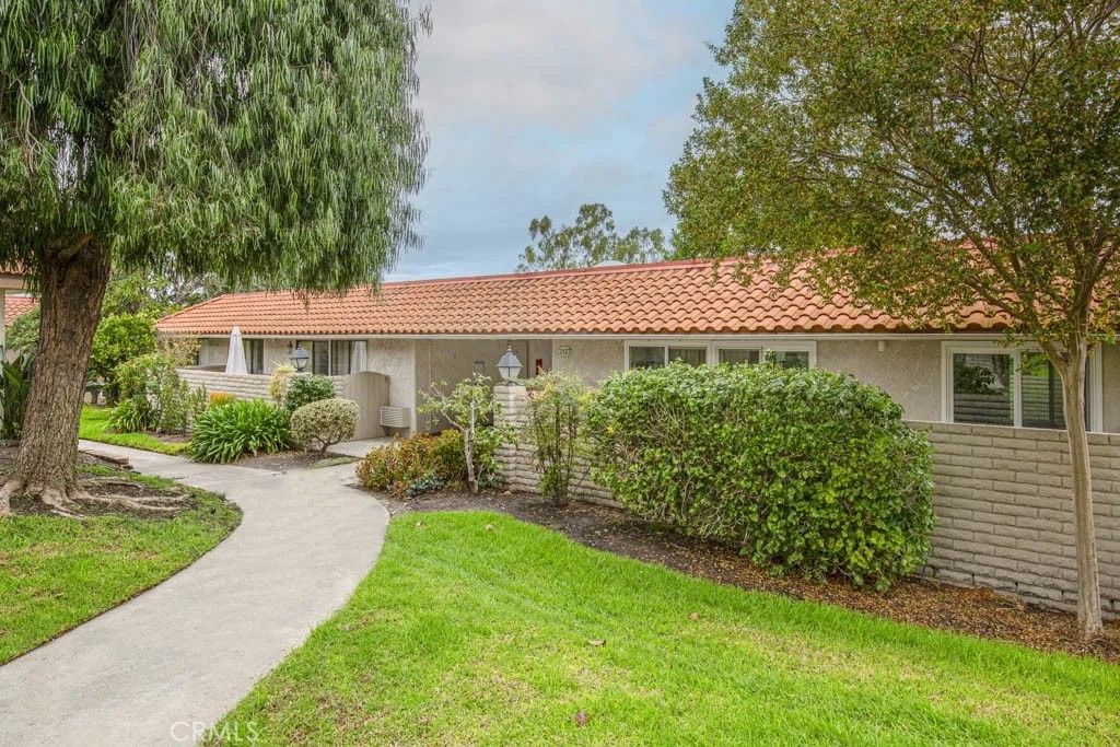Photo of 3127 Via Serena N #P, Laguna Woods, CA 92637 (MLS # OC25265948)