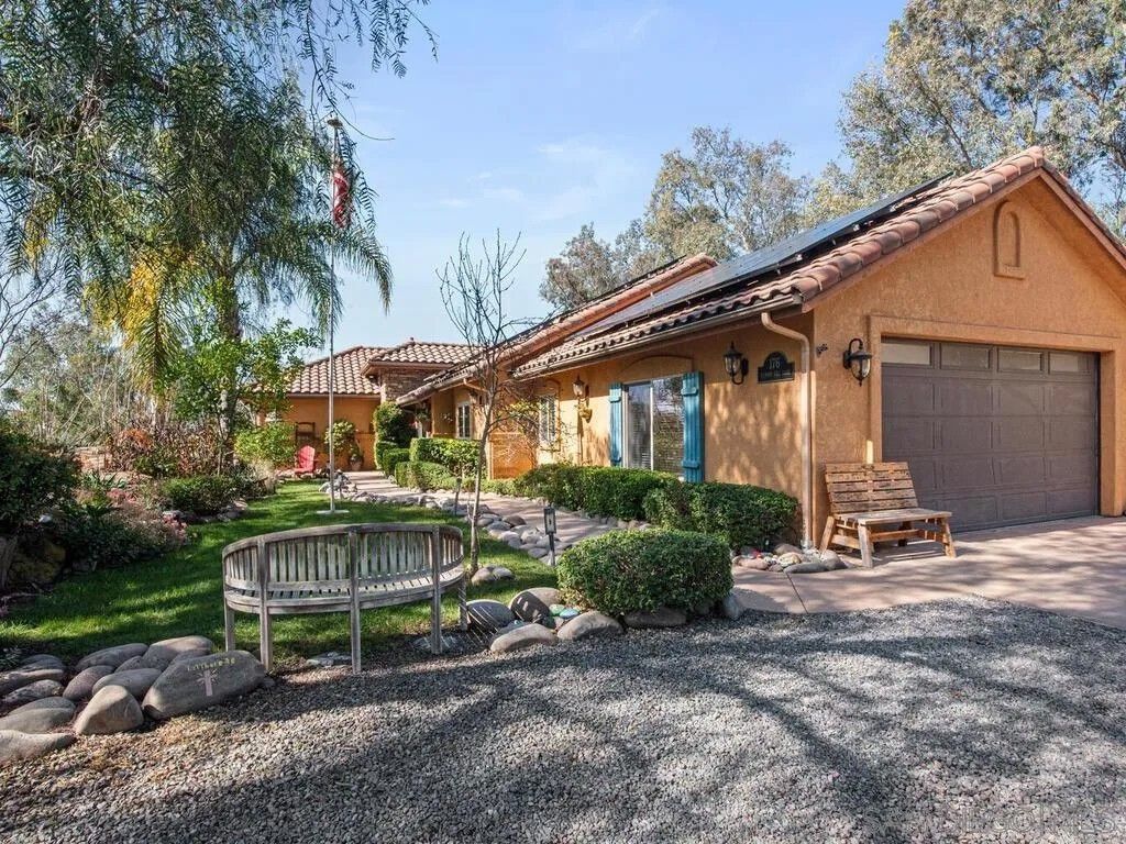 Photo of 176 Ransom Hill Lane, Ramona, CA 92065 (MLS # 260003682)