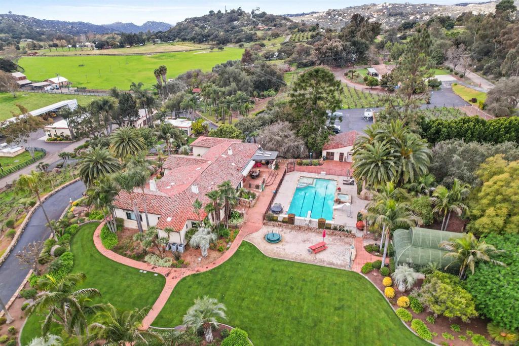 Photo of 16757 Old Guejito Grade Road, Escondido, CA 92027 (MLS # 260012132)