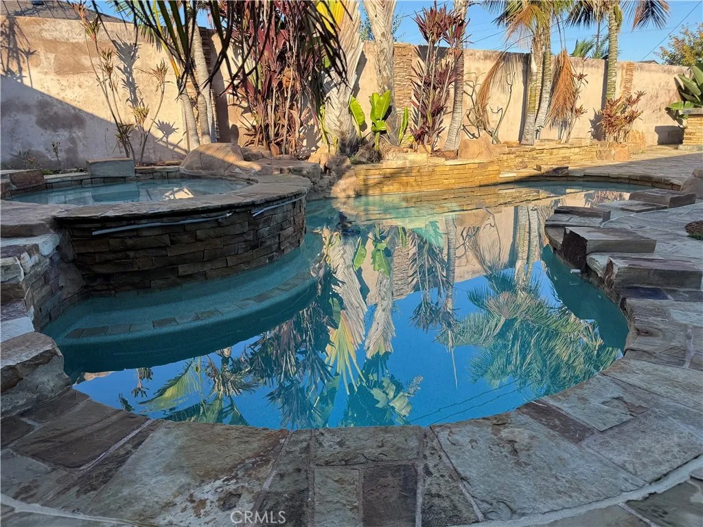 19041 Hillsboro Circle