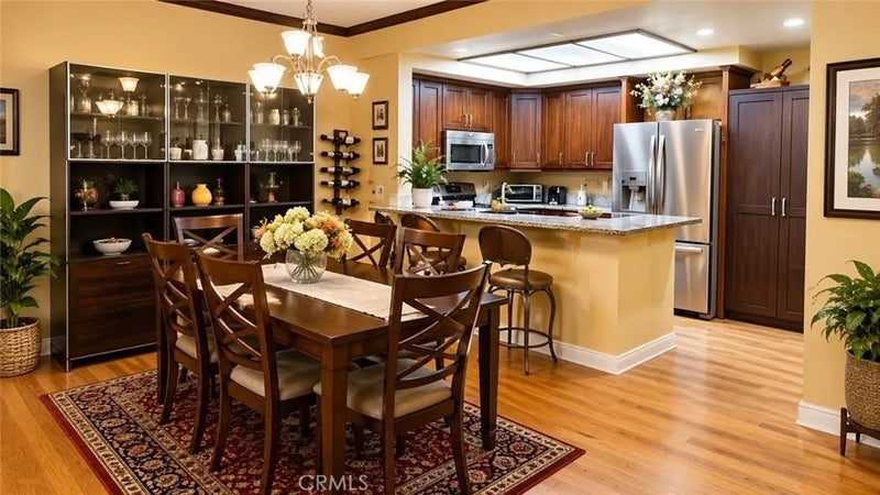 5534 Encino 204