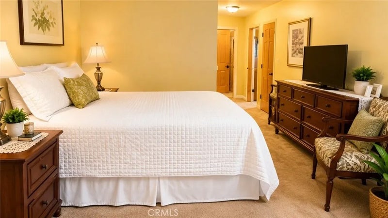 5534 Encino 204