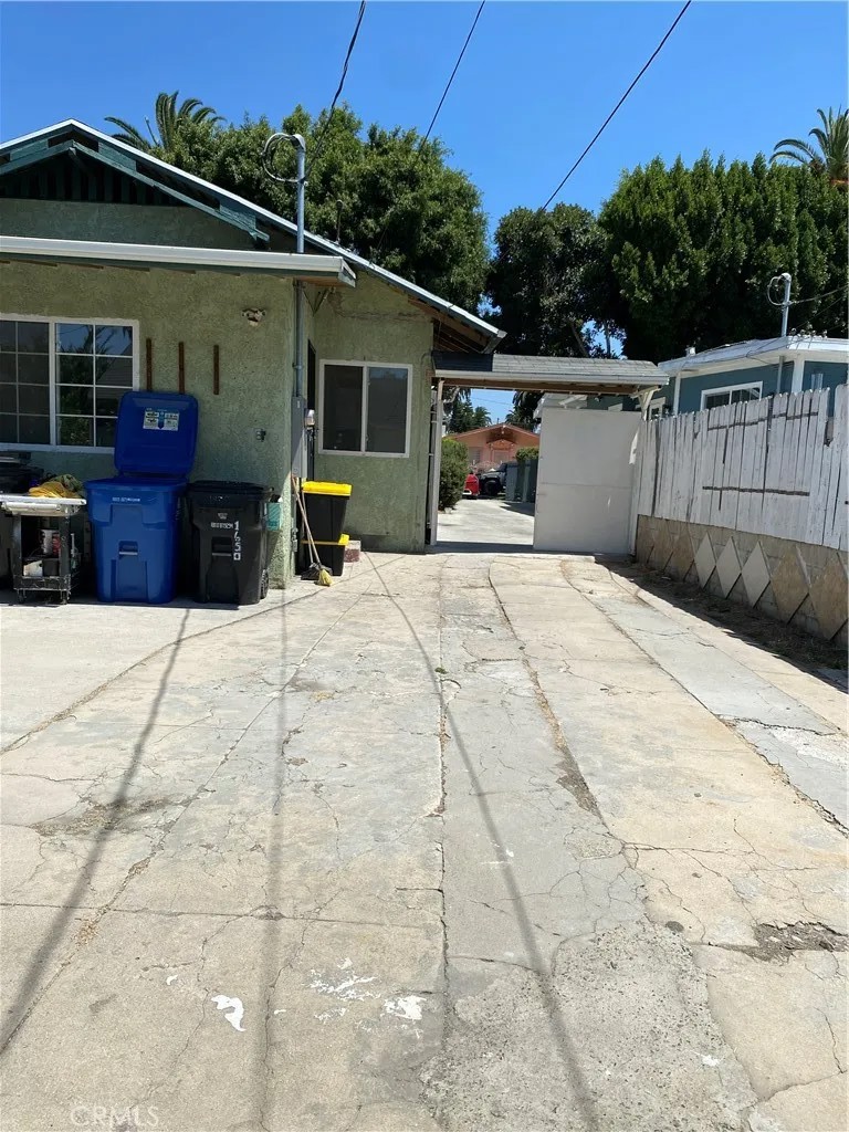1650 W 39th Place