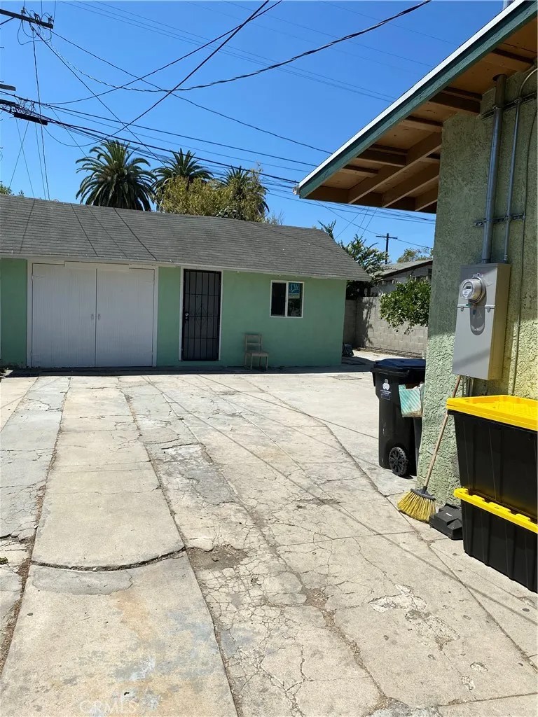 1650 W 39th Place