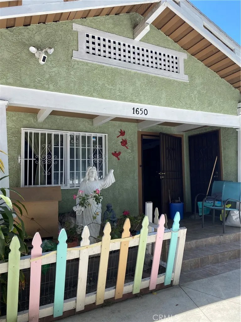 1650 W 39th Place