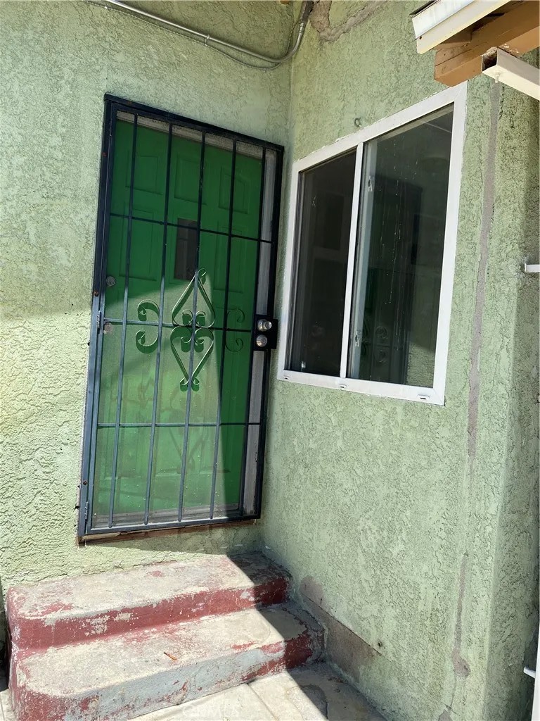 1650 W 39th Place