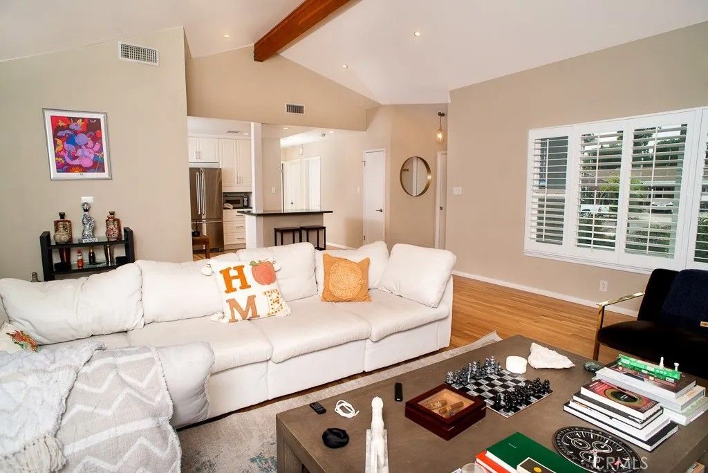 Photo of 6458 Hanna Ave, Woodland Hills, CA 91303 (MLS # SR26031434)