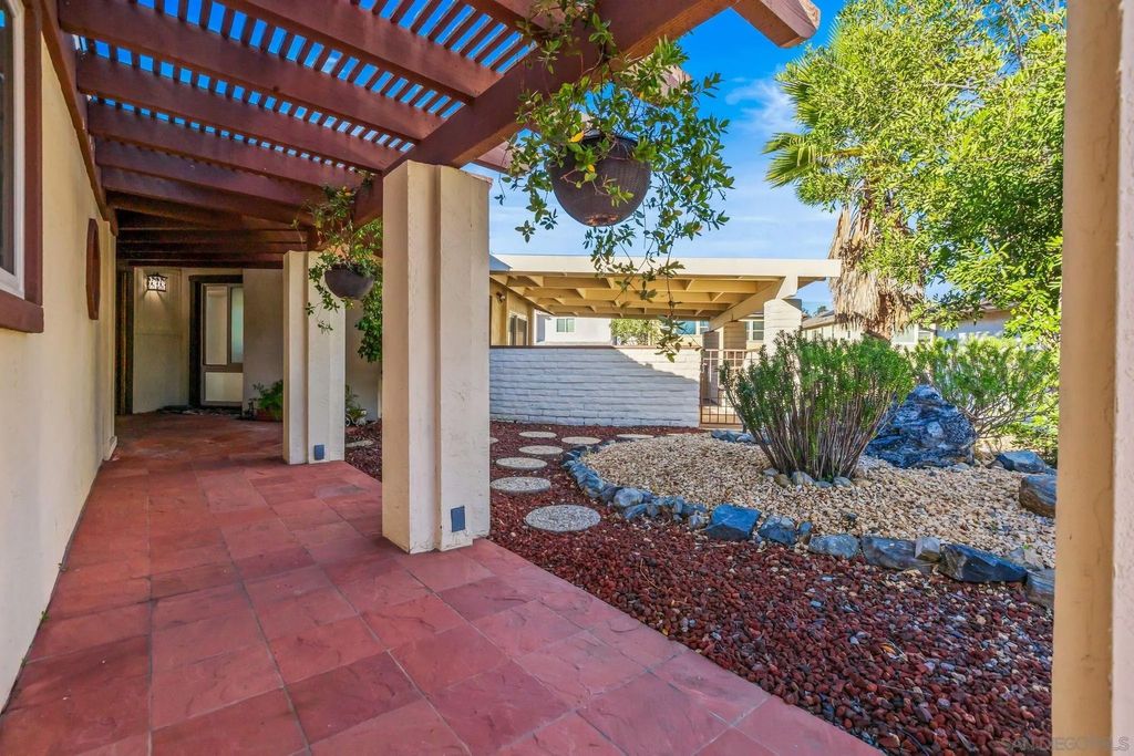 Photo of 1340 La Mirada Ave, Escondido, CA 92026 (MLS # 260001583)