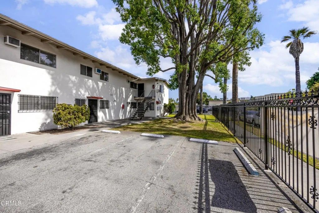 Photo of 3620 S Budlong Avenue, Los Angeles, CA 90007 (MLS # P1-26637)