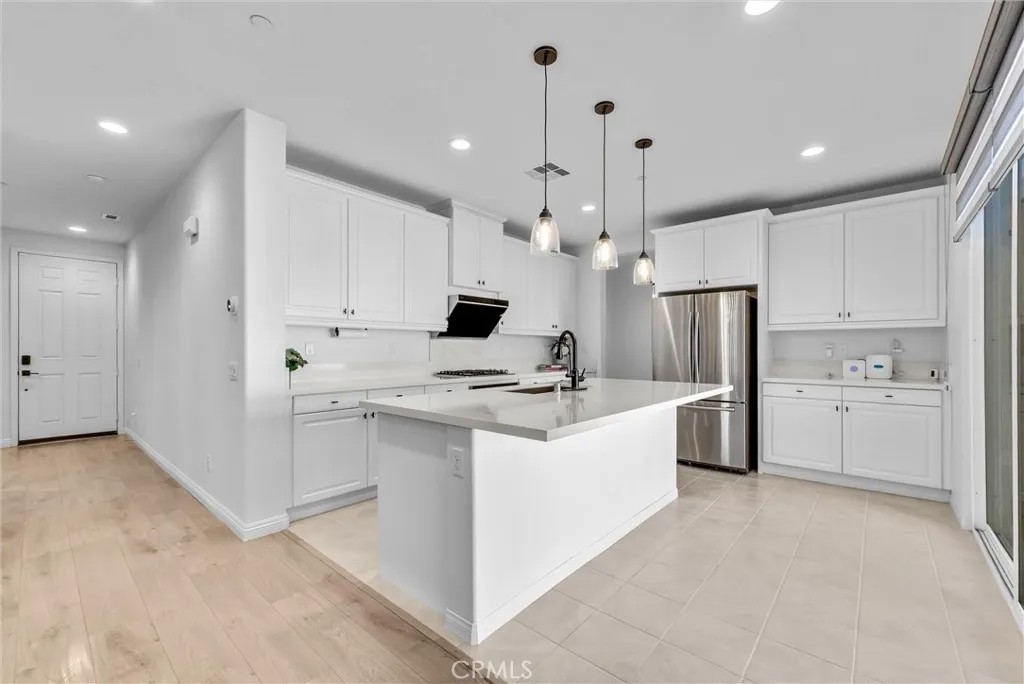 15912 Almond