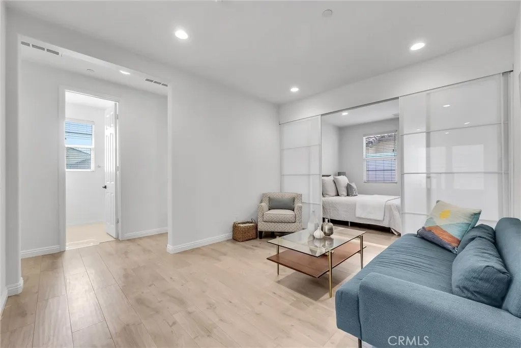 15912 Almond