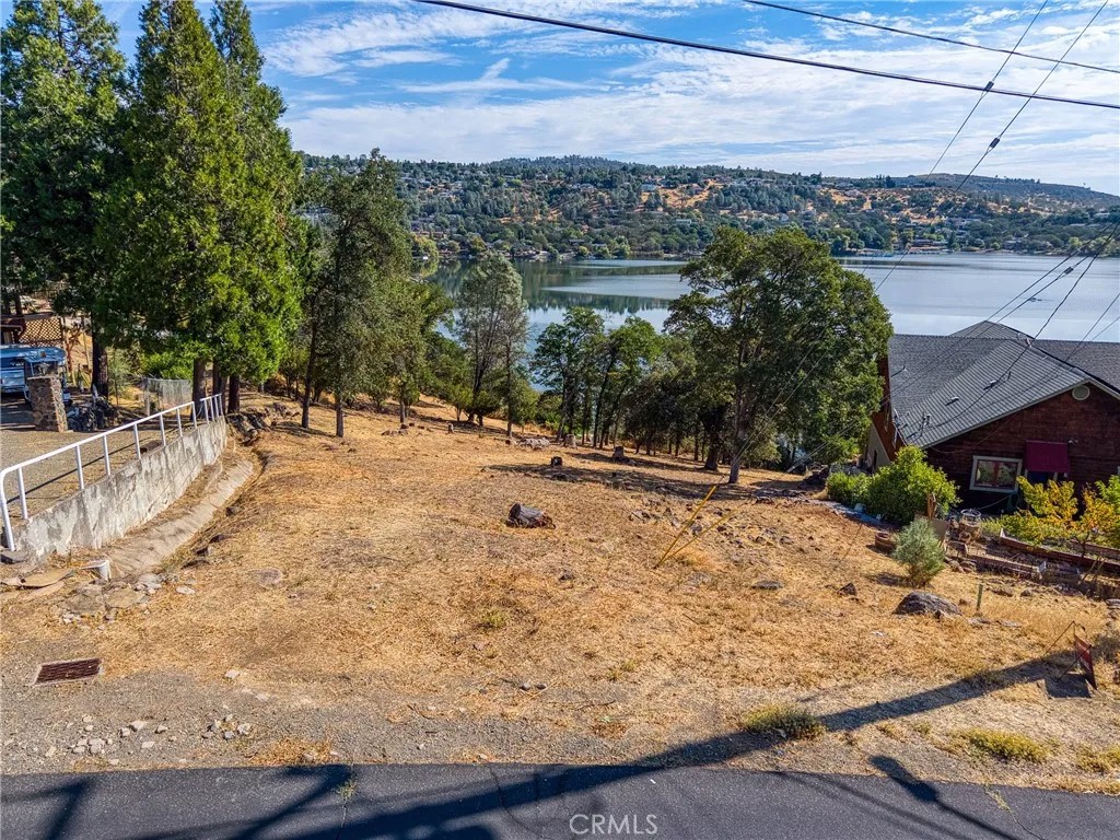 17200 Knollview