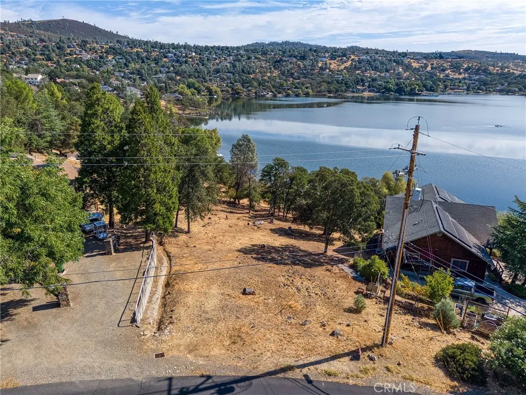 17200 Knollview