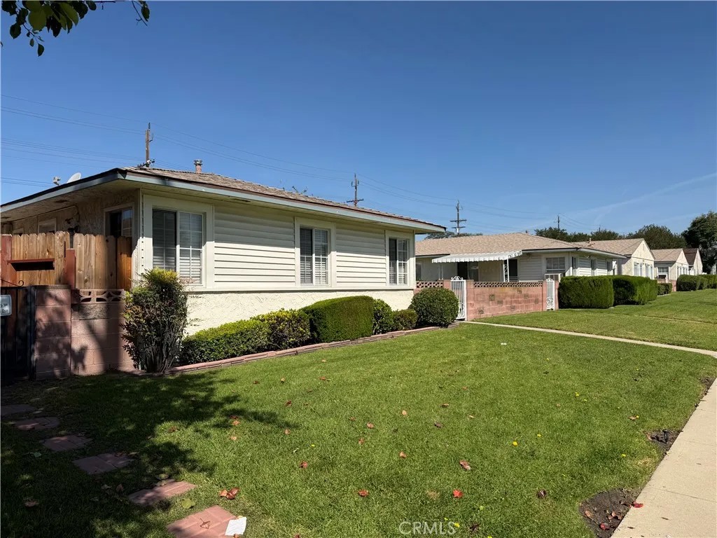 1749 N Hollywood