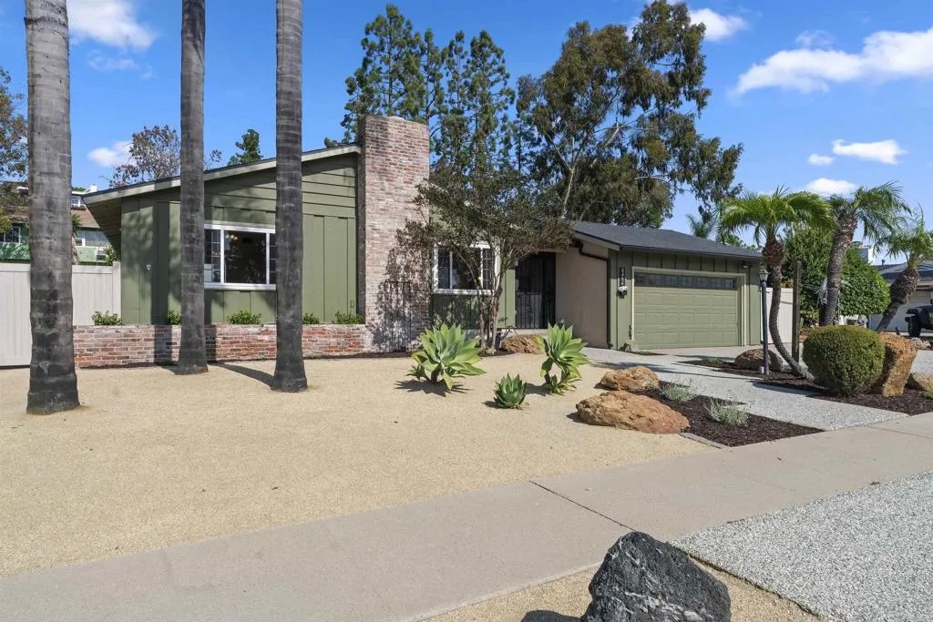 6464 Del Cerro Blvd