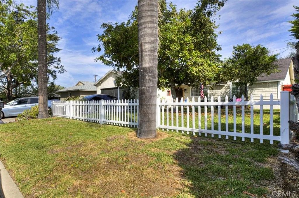 Photo of 1029 E Galatea St, Azusa, CA 91702 (MLS # GD26068312)