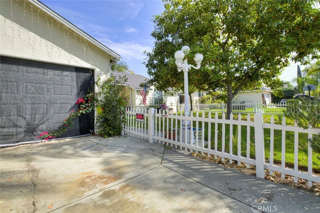 1029 E Galatea