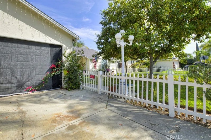 1029 E Galatea