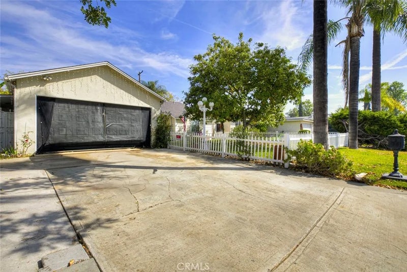 1029 E Galatea